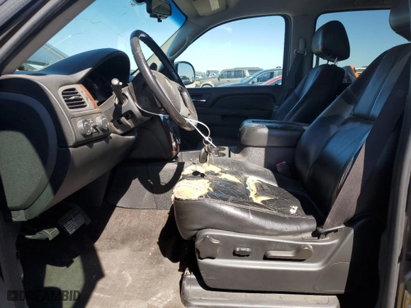 2011 Chevrolet Suburban LT with VIN 1GNSKJE36BR142919, listed as a Copart auction lot 47993235 with 267,939 mi miles and Salvage Title. Bid and sale history available at carsss.com. Image 7.