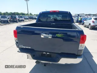 2011 Toyota Tundra z VIN 5TFEY5F17BX103583, wystawiony jako IAAI lot #42017676 z przebiegiem 158 466 mil mil oraz . Historia ofert i sprzedaży dostępna na DreamBid. Obrazek 16.