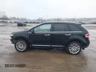 2012 Lincoln MKX z VIN 2LMDJ8JK1CBL02848, wystawiony jako IAAI lot #41845492 z przebiegiem 177 478 mil mil oraz . Historia ofert i sprzedaży dostępna na DreamBid. Obrazek 14.