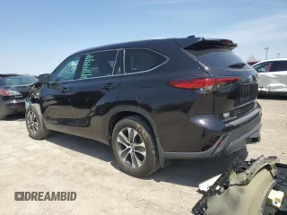 2022 Toyota Highlander XLE z VIN 5TDGZRBH6NS234336, wystawiony jako Copart lot #53571865 z przebiegiem 17 432 mil mil oraz Szkoda całkowita • Salvage title. Historia ofert i sprzedaży dostępna na DreamBid. Obrazek 2.