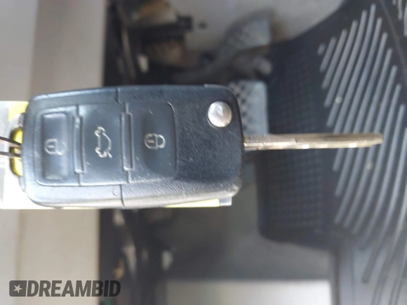 2006 Volkswagen Beetle с VIN 3VWPW31C96M411004, выставлен на аукционе IAAI как лот 42551011 с пробегом 95 514 миль миль и . История ставок и продаж доступна на DreamBid. Изображение 11.