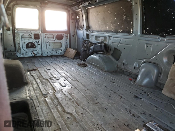 2000 Ford Econoline Passenger XL with VIN 1FBSS31S0YHB66699, listed as a Copart auction lot 46336245 with 189,130 mi miles and Salvage Title. Bid and sale history available at DreamBid. Image 11.