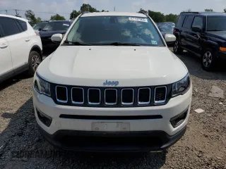 2019 Jeep Compass Latitude z VIN 3C4NJDBB4KT704264, wystawiony jako Copart lot #67137964 z przebiegiem 58 018 mil mil oraz Szkoda całkowita • Salvage title. Historia ofert i sprzedaży dostępna na DreamBid. Obrazek 5.