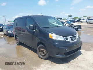 2013 Nissan NV200 SV z VIN 3N6CM0KN5DK695789, wystawiony jako IAAI lot #42494010 z przebiegiem 176 282 mil mil oraz . Historia ofert i sprzedaży dostępna na DreamBid. Obrazek 1.