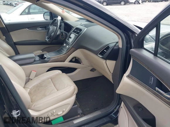 2017 Lincoln MKX Reserve with VIN 2LMPJ6LR0HBL16324, listed as a IAAI auction lot 41157696 with 118,028 mi miles. Bid and sale history available at carsss.com. Image 5.