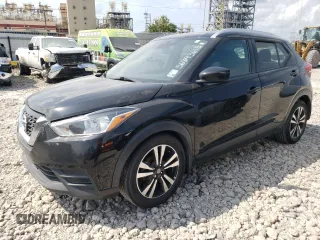 2020 Nissan Kicks SV z VIN 3N1CP5CV5LL486313, wystawiony jako Copart lot #56893615 z przebiegiem Nie podano mil oraz Szkoda całkowita • Salvage title. Historia ofert i sprzedaży dostępna na DreamBid. Obrazek 1.