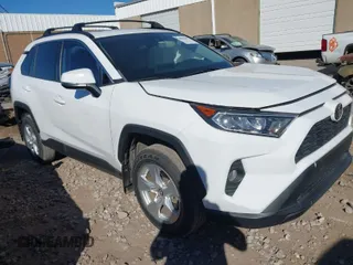 2019 Toyota RAV4 XLE with VIN 2T3W1RFV8KW031560, listed as a IAAI auction lot 40842107 with 111,168 mi miles. Bid and sale history available at carsss.com. Image 1.