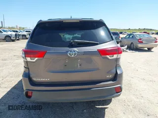2017 Toyota Highlander XLE with VIN 5TDKZRFH1HS511984, listed as a IAAI auction lot 41948237 with 119,494 mi miles and . Bid and sale history available at DreamBid. Image 16.