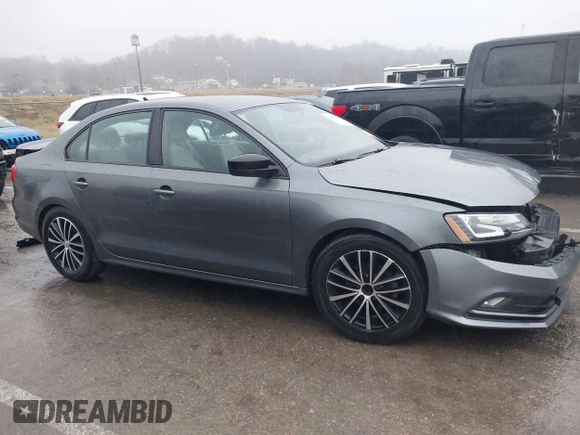 2015 Volkswagen Jetta SE с VIN 3VWD17AJ7FM320420, выставлен на аукционе IAAI как лот 41495266 с пробегом 132 031 миль миль и . История ставок и продаж доступна на DreamBid. Изображение 13.