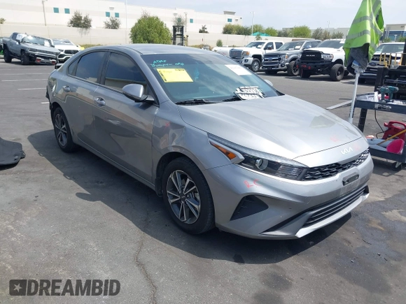 2024 Kia Forte LXS z VIN 3KPF24AD1RE748029, wystawiony jako IAAI lot #42107090 z przebiegiem 27 832 mil mil oraz . Historia ofert i sprzedaży dostępna na DreamBid. Obrazek 14.