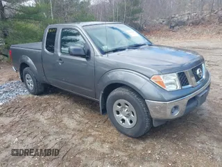 2007 Nissan Frontier SE z VIN 1N6AD06U97C457494, wystawiony jako IAAI lot #41961247 z przebiegiem 150 541 mil mil oraz . Historia ofert i sprzedaży dostępna na DreamBid. Obrazek 1.