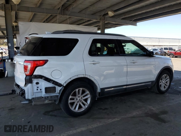 2017 Ford Explorer XLT с VIN 1FM5K7DH0HGD18076, выставлен на аукционе Copart как лот 62330935 с пробегом 72 307 миль миль и Списание • Salvage title. История ставок и продаж доступна на DreamBid. Изображение 3.