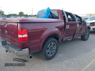2005 Ford F-150 XLT z VIN 1FTPW12545FB51424, wystawiony jako IAAI lot #42651343 z przebiegiem 231 555 mil mil oraz . Historia ofert i sprzedaży dostępna na DreamBid. Obrazek 4.