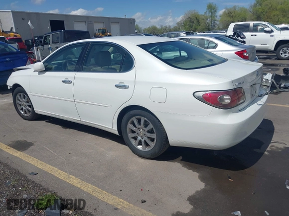 2002 Lexus ES 300 with VIN JTHBF30G425028944, listed as a IAAI auction lot 42057912 with 112,470 mi miles. Bid and sale history available at carsss.com. Image 3.