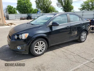 2012 Chevrolet Sonic LT z VIN 1G1JC5SH6C4108558, wystawiony jako Copart lot #56093125 z przebiegiem 167 443 mil mil oraz Szkoda całkowita • Salvage title. Historia ofert i sprzedaży dostępna na DreamBid. Obrazek 1.