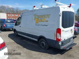 2015 Ford Transit Cargo z VIN 1FTNR2CM8FKB24259, wystawiony jako IAAI lot #42084952 z przebiegiem 124 520 mil mil oraz . Historia ofert i sprzedaży dostępna na DreamBid. Obrazek 6.