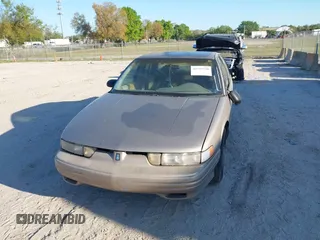 1997 Oldsmobile Cutlass Supreme S z VIN 1G3WH52MXVF314579, wystawiony jako IAAI lot #41755336 z przebiegiem 145 916 mil mil oraz . Historia ofert i sprzedaży dostępna na DreamBid. Obrazek 6.