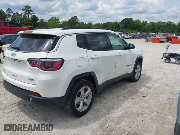 2018 Jeep Compass Latitude with VIN 3C4NJCBB3JT125517, listed as a IAAI auction lot 42132890 with 155,746 mi miles. Bid and sale history available at carsss.com. Image 4.