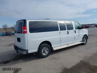 2013 Chevrolet Express Passenger 1LT with VIN 1GAZG1FA6D1191442, listed as a IAAI auction lot 41911629 with 122,796 mi miles. Bid and sale history available at carsss.com. Image 4.