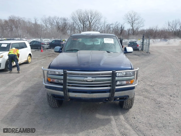 1999 Chevrolet Silverado 1500 LT with VIN 1GCEK19T3XE123498, listed as a IAAI auction lot 41801019 with 213,646 mi miles. Bid and sale history available at carsss.com. Image 13.
