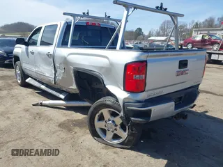 2015 GMC Sierra 2500HD Denali z VIN 1GT120EG3FF135791, wystawiony jako IAAI lot #41854102 z przebiegiem 93 186 mil mil oraz . Historia ofert i sprzedaży dostępna na DreamBid. Obrazek 3.