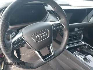 2022 Audi e-tron GT Prestige z VIN WAUEJBFW7N7001491, wystawiony jako IAAI lot #41356266 z przebiegiem 42 738 mil mil oraz . Historia ofert i sprzedaży dostępna na DreamBid. Obrazek 17.