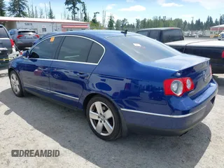 2008 Volkswagen Passat Komfort z VIN WVWAK73C78P083555, wystawiony jako IAAI lot #42354001 z przebiegiem 151 048 mil mil oraz . Historia ofert i sprzedaży dostępna na DreamBid. Obrazek 3.