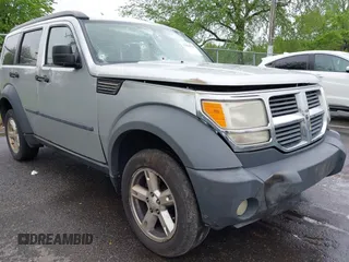 2007 Dodge Nitro SXT z VIN 1D8GU28KX7W664576, wystawiony jako IAAI lot #42198929 z przebiegiem 247 665 mil mil oraz . Historia ofert i sprzedaży dostępna na DreamBid. Obrazek 1.
