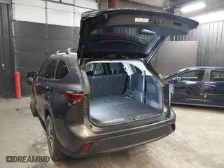 2023 Toyota Highlander L with VIN 5TDKDRBH4PS009022, listed as a IAAI auction lot 41582037 with 8,966 mi miles. Bid and sale history available at carsss.com. Image 3.