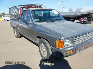 1986 Toyota Pickup z VIN JT4RN56S4G7005931, wystawiony jako IAAI lot #41550550 z przebiegiem 253 175 mil mil oraz . Historia ofert i sprzedaży dostępna na DreamBid. Obrazek 1.