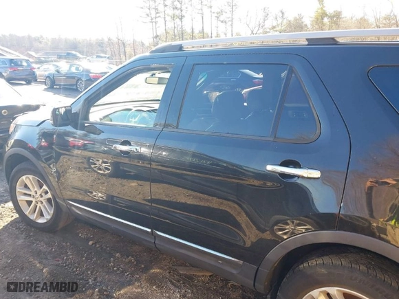 2011 Ford Explorer XLT with VIN 1FMHK8D85BGA29107, listed as a IAAI auction lot 41717214 with 174,566 mi miles. Bid and sale history available at carsss.com. Image 15.
