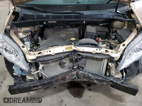 2013 Toyota Sienna XLE z VIN 5TDDK3DCXDS054751, wystawiony jako Copart lot #54004715 z przebiegiem 72 627 mil mil oraz Szkoda całkowita • Salvage title. Historia ofert i sprzedaży dostępna na DreamBid. Obrazek 12.