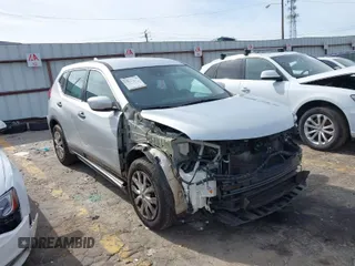 2020 Nissan Rogue S z VIN 5N1AT2MT0LC744272, wystawiony jako IAAI lot #41614402 z przebiegiem 151 156 mil mil oraz . Historia ofert i sprzedaży dostępna na DreamBid. Obrazek 1.