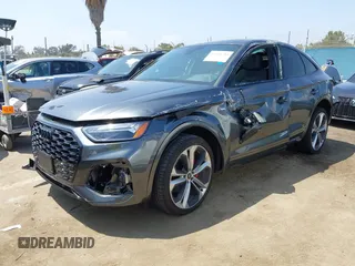 2024 Audi Q5 Sportback S line Premium Plus z VIN WA15AAFY3R2138424, wystawiony jako IAAI lot #42184784 z przebiegiem 4 635 mil mil oraz . Historia ofert i sprzedaży dostępna na DreamBid. Obrazek 17.