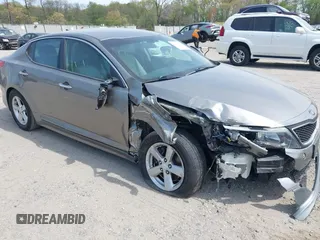 2015 Kia Optima LX z VIN 5XXGM4A76FG421945, wystawiony jako IAAI lot #42112703 z przebiegiem 106 050 mil mil oraz . Historia ofert i sprzedaży dostępna na DreamBid. Obrazek 1.