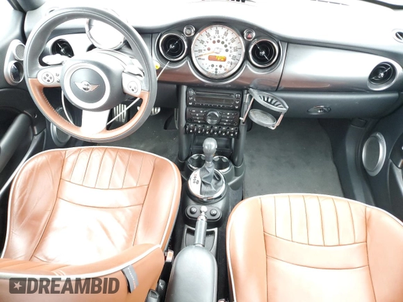 2008 MINI Convertible S z VIN WMWRH335X8TL96812, wystawiony jako Copart lot #85716254 z przebiegiem 50 204 mil mil oraz Szkoda całkowita • Salvage title. Historia ofert i sprzedaży dostępna na DreamBid. Obrazek 8.