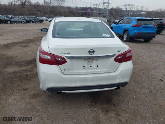 2018 Nissan Altima 2.5 SL with VIN 1N4AL3AP5JC199495, listed as a IAAI auction lot 41665962 with 136,814 mi miles. Bid and sale history available at carsss.com. Image 17.