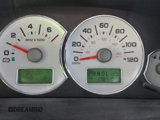 2006 Ford Escape Hybrid с VIN 1FMCU95H06KB68279, выставлен на аукционе IAAI как лот 42406108 с пробегом 178 710 миль миль и . История ставок и продаж доступна на DreamBid. Изображение 7.