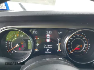 2023 Jeep Gladiator Sport S z VIN 1C6HJTAG9PL554845, wystawiony jako IAAI lot #41312360 z przebiegiem 18 077 mil mil oraz . Historia ofert i sprzedaży dostępna na DreamBid. Obrazek 7.