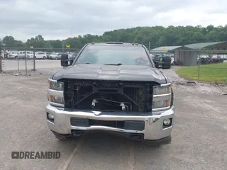 2015 Chevrolet Silverado 3500HD LTZ z VIN 1GC4K0C85FF127359, wystawiony jako IAAI lot #42252408 z przebiegiem 273 905 mil mil oraz . Historia ofert i sprzedaży dostępna na DreamBid. Obrazek 6.
