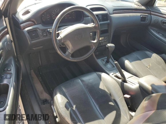 2000 Toyota Solara SE z VIN 2T1CF28P2YC378976, wystawiony jako Copart lot #61400195 z przebiegiem 197 090 mil mil oraz Czysty tytuł • Clean title. Historia ofert i sprzedaży dostępna na DreamBid. Obrazek 8.
