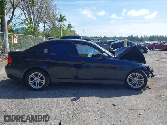 2008 BMW 3 Series 328xi z VIN WBAVC93538K056827, wystawiony jako IAAI lot #41646425 z przebiegiem Nie podano mil oraz . Historia ofert i sprzedaży dostępna na DreamBid. Obrazek 13.