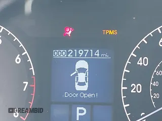 2012 Hyundai Genesis 3.8L z VIN KMHGC4DDXCU181420, wystawiony jako IAAI lot #42231906 z przebiegiem 219 714 mil mil oraz . Historia ofert i sprzedaży dostępna na DreamBid. Obrazek 7.