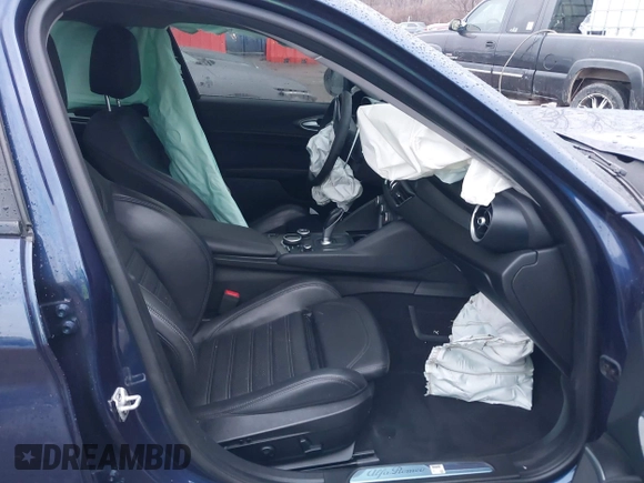 2019 Alfa Romeo Giulia Ti z VIN ZARFANBN8K7601203, wystawiony jako IAAI lot #41206418 z przebiegiem 4 000 mil mil oraz . Historia ofert i sprzedaży dostępna na DreamBid. Obrazek 5.