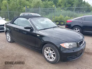 2009 BMW 1 Series 128i z VIN WBAUL73569VJ74922, wystawiony jako IAAI lot #42846307 z przebiegiem 64 679 mil mil oraz . Historia ofert i sprzedaży dostępna na DreamBid. Obrazek 1.