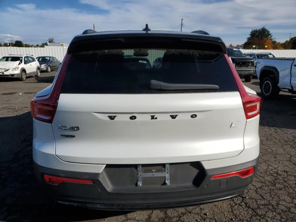 2023 Volvo XC40 Core с VIN YV4ED3UK8P2101970, выставлен на аукционе Copart как лот 73328854 с пробегом 4 912 миль миль и Списание • Salvage title. История ставок и продаж доступна на DreamBid. Изображение 6.