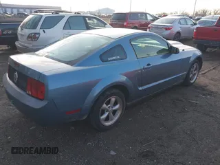 2005 Ford Mustang Deluxe z VIN 1ZVFT80N855137996, wystawiony jako IAAI lot #41872426 z przebiegiem 174 484 mil mil oraz . Historia ofert i sprzedaży dostępna na DreamBid. Obrazek 4.
