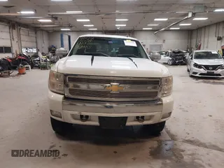 2007 Chevrolet Silverado 1500 LT w/2LT with VIN 2GCEK13MX71677513, listed as a IAAI auction lot 42023608 with 144,555 mi miles. Bid and sale history available at carsss.com. Image 12.