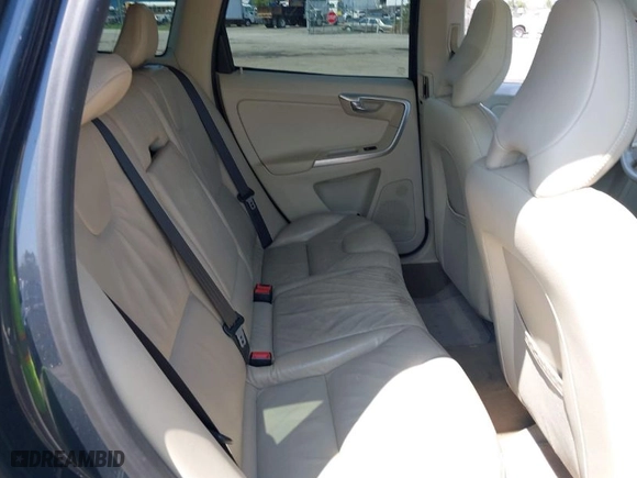 2010 Volvo XC60 3.0T with VIN YV4992DZ5A2085373, listed as a IAAI auction lot 42039356 with 195,336 mi miles. Bid and sale history available at carsss.com. Image 8.