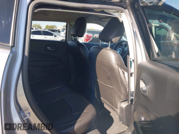2018 Jeep Compass Latitude with VIN 3C4NJDBB6JT299247, listed as a IAAI auction lot 41591106 with 48,685 mi miles. Bid and sale history available at carsss.com. Image 8.